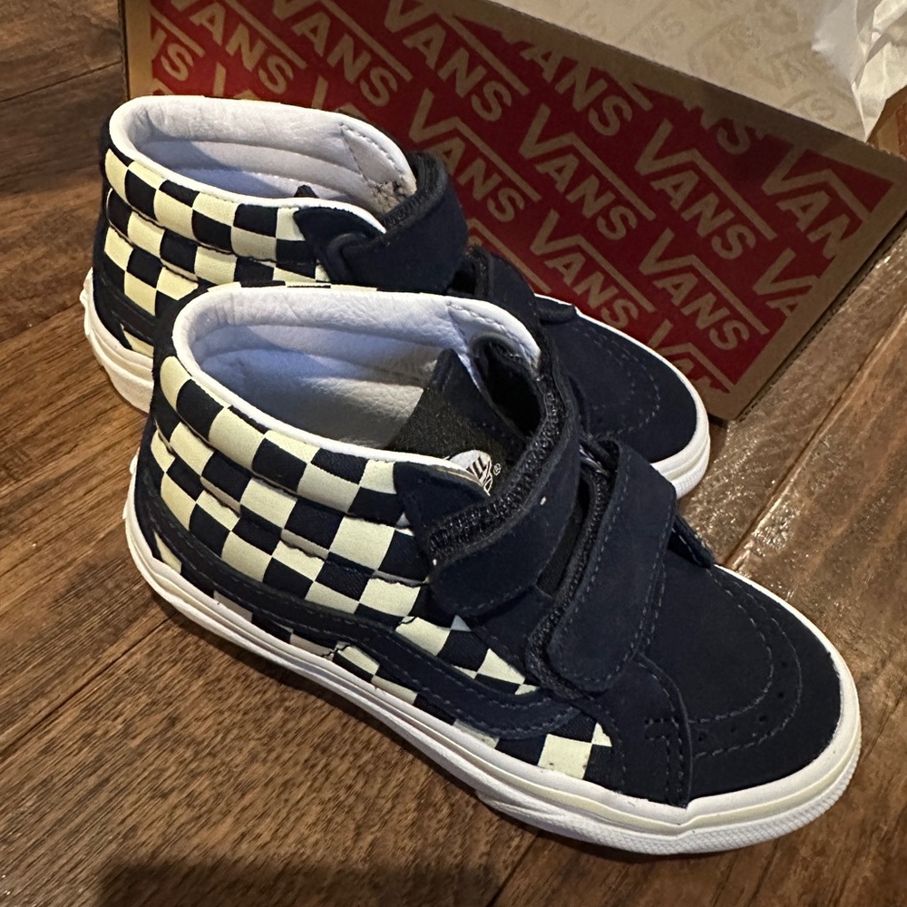 NIB Boys Glow in the Dark Vans 10.5